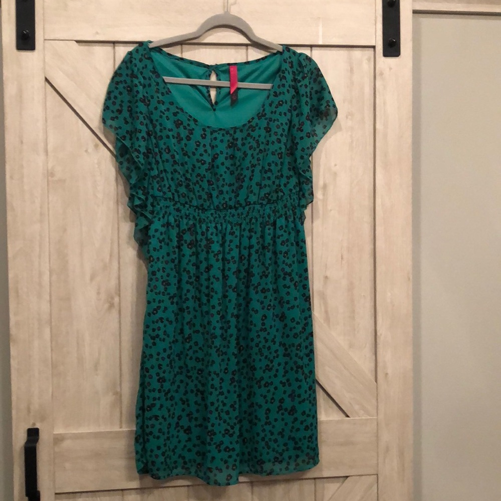 green dress
